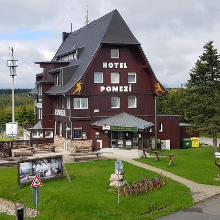 Hotel A Restaurace Pomezi Cinovec ภายนอก รูปภาพ