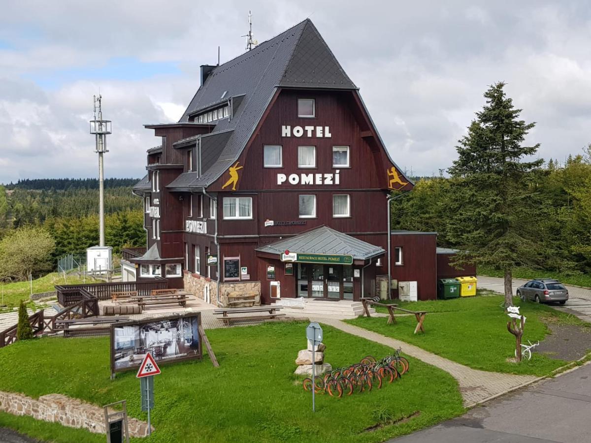 Hotel A Restaurace Pomezi Cinovec ภายนอก รูปภาพ