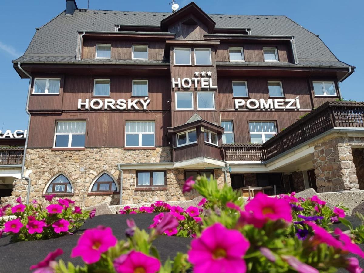 Hotel A Restaurace Pomezi Cinovec ภายนอก รูปภาพ