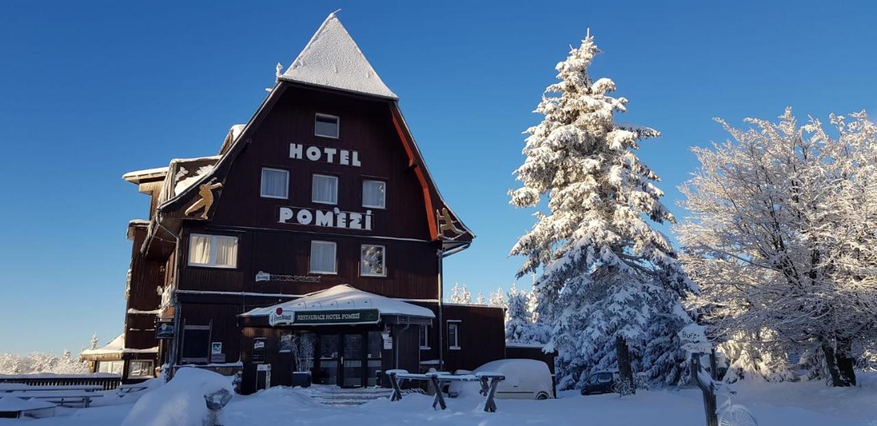 Hotel A Restaurace Pomezi Cinovec ภายนอก รูปภาพ