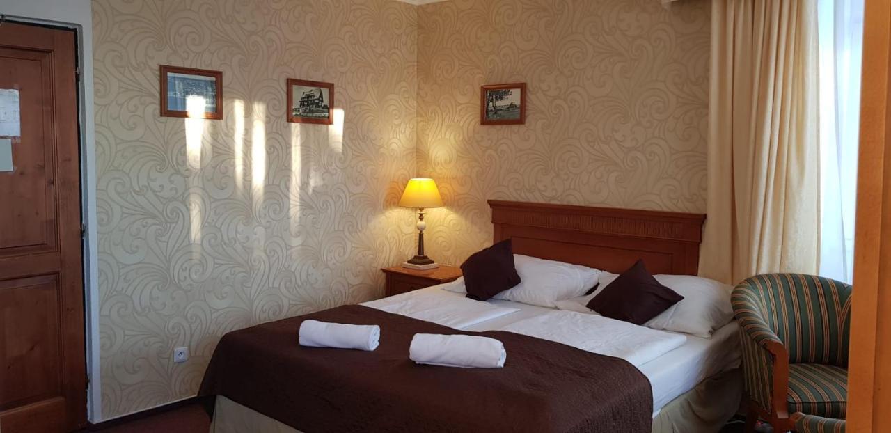 Hotel A Restaurace Pomezi Cinovec ภายนอก รูปภาพ