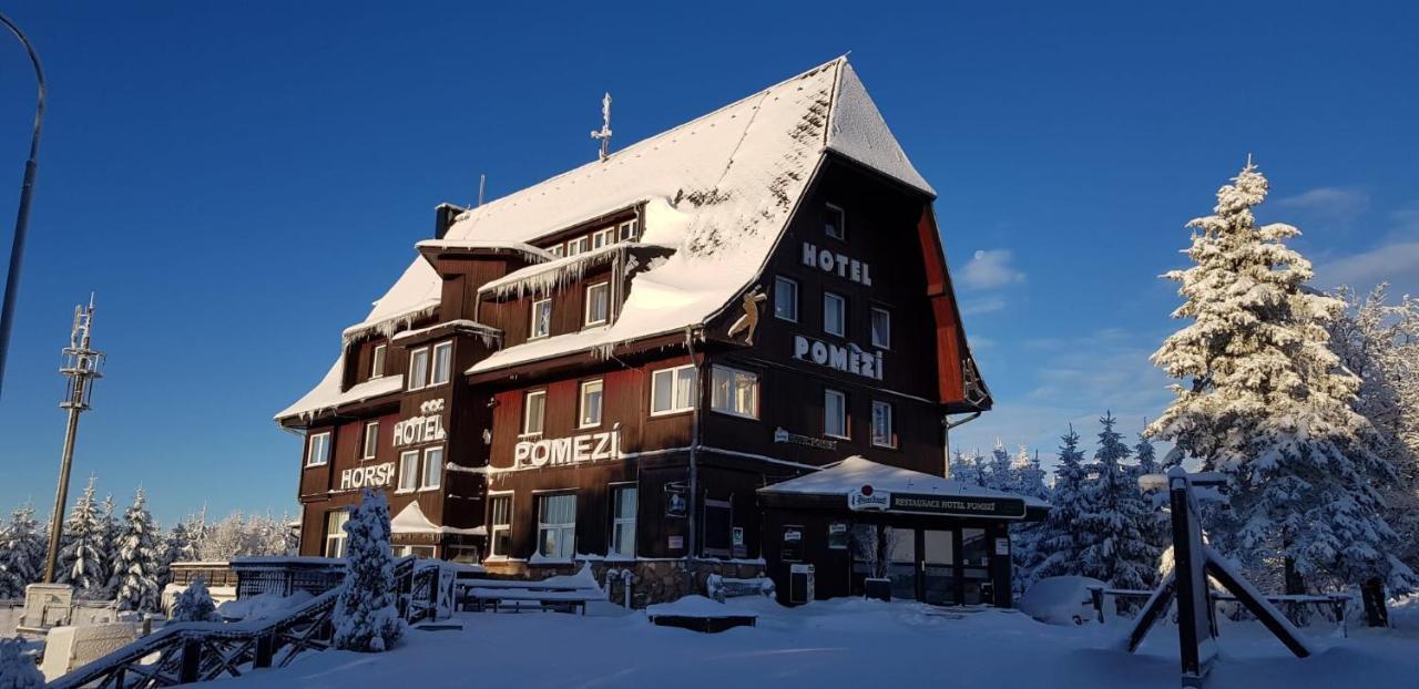 Hotel A Restaurace Pomezi Cinovec ภายนอก รูปภาพ