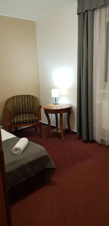 Hotel A Restaurace Pomezi Cinovec ภายนอก รูปภาพ
