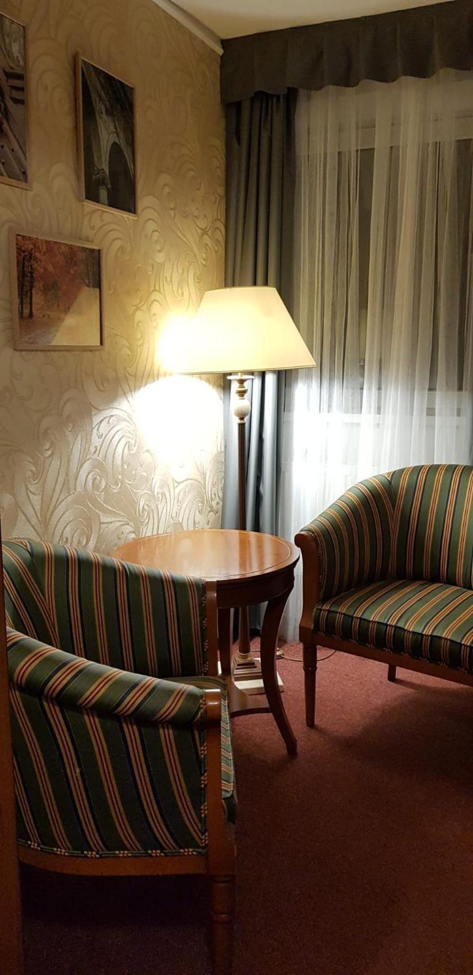 Hotel A Restaurace Pomezi Cinovec ภายนอก รูปภาพ