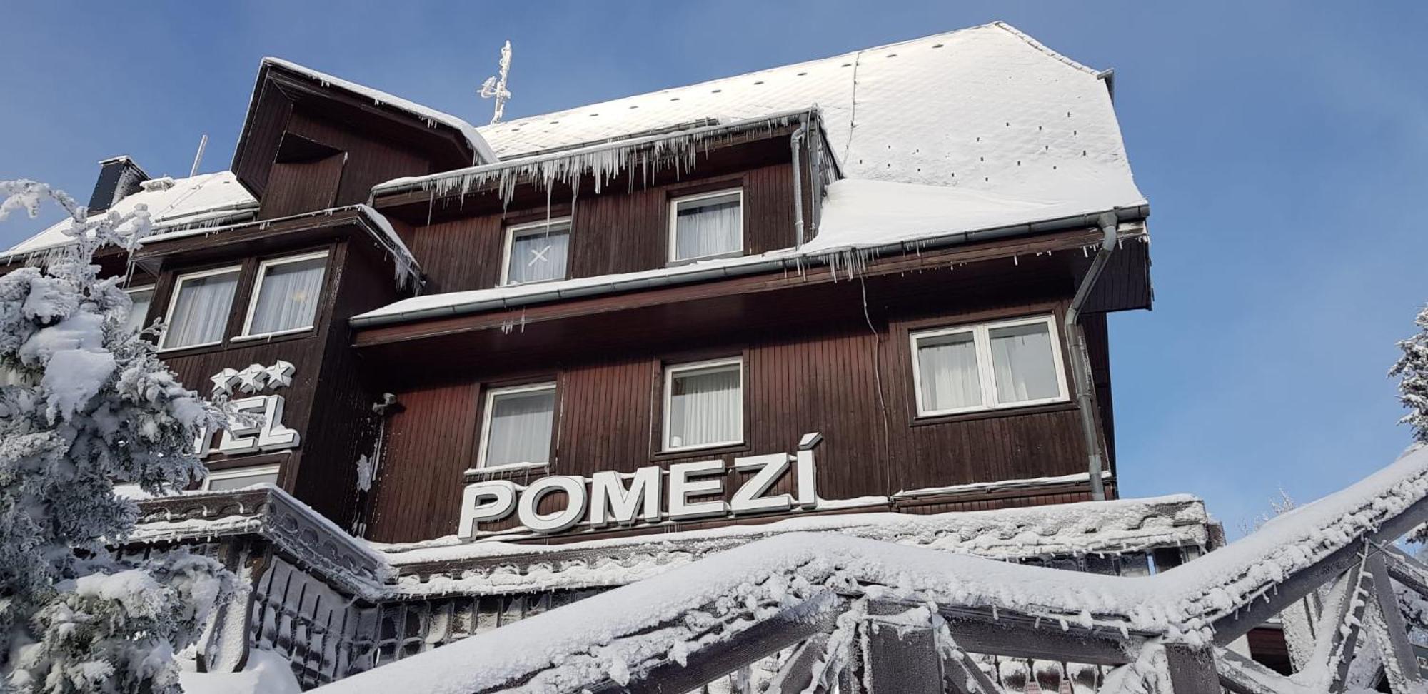 Hotel A Restaurace Pomezi Cinovec ภายนอก รูปภาพ